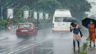 Heavy rainfalls continue to batter the state, red alert for 4 Kerala districts.