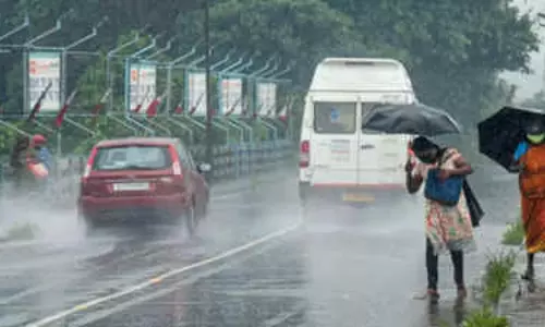 Heavy rainfalls continue to batter the state, red alert for 4 Kerala districts.