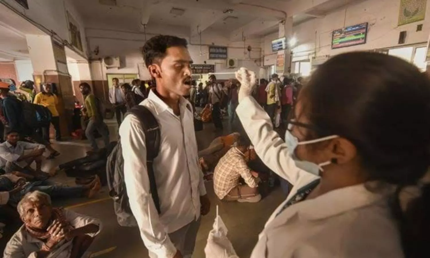 India sees single-day rise of 2,323 COVID-19 cases, active cases dip to 14,996