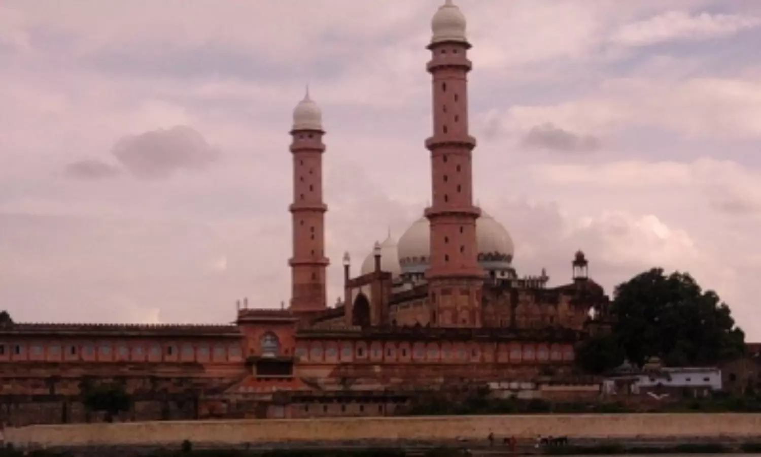 Hindu outfits petitions for survey of Bhopals Jama Masjid: claims to be temple