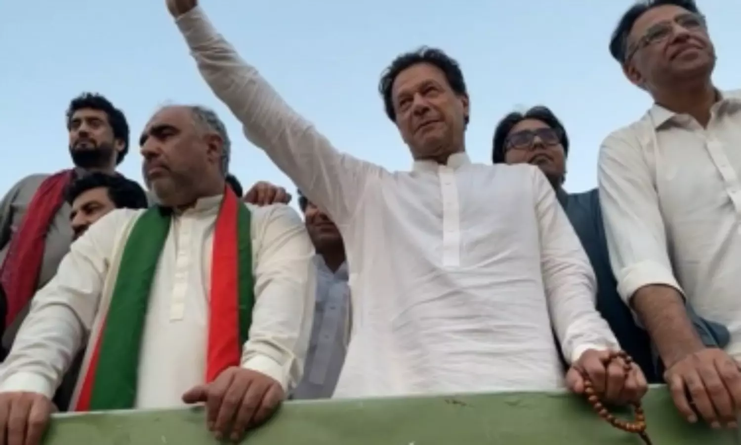 Imran Khan calls off Azadi march, gives govt 6-day ultimatum to announce elections