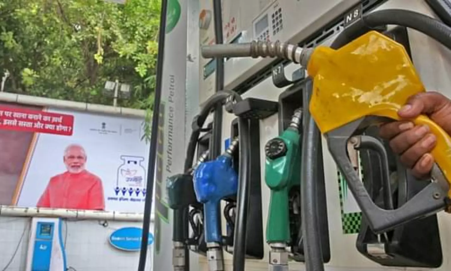 24 states demand higher commission, says wont buy fuel on Tuesday
