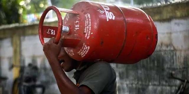 Commercial LPG prices slashed by Rs 135 on June 1, but no relief for domestic consumers