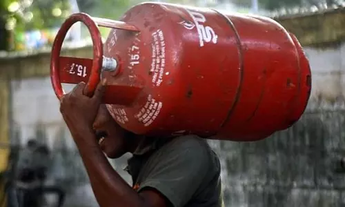 Commercial LPG prices slashed by Rs 135 on June 1, but no relief for domestic consumers