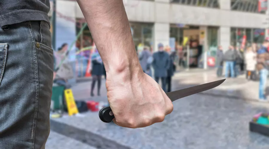 Mumbai: Nigerian man attacks passersby with knife, 8 injured Mumbai: Nigerian man attacks passersby with knife, 8 injured