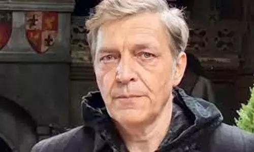 Ukraine honours Russian journalist with citizenship for siding with victims