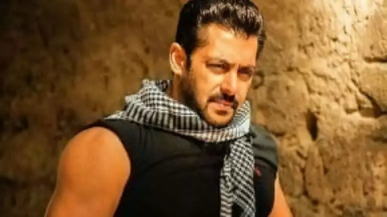 Bollywood star Salman Khan and father receive threat letter
