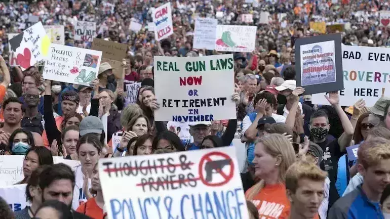 Thousands march in US seeking gun control laws Thousands march in US seeking gun control laws