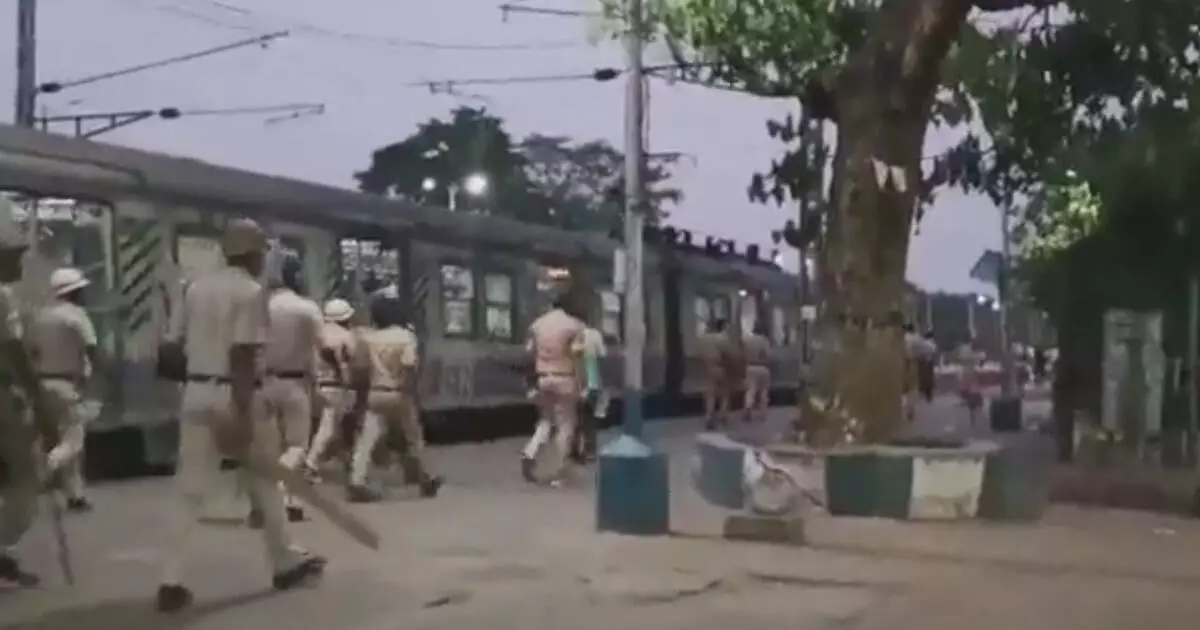 Train attacked in Bengal as protests continue over Prophet row