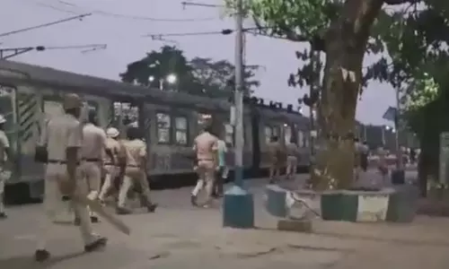 Train attacked in Bengal as protests continue over Prophet row