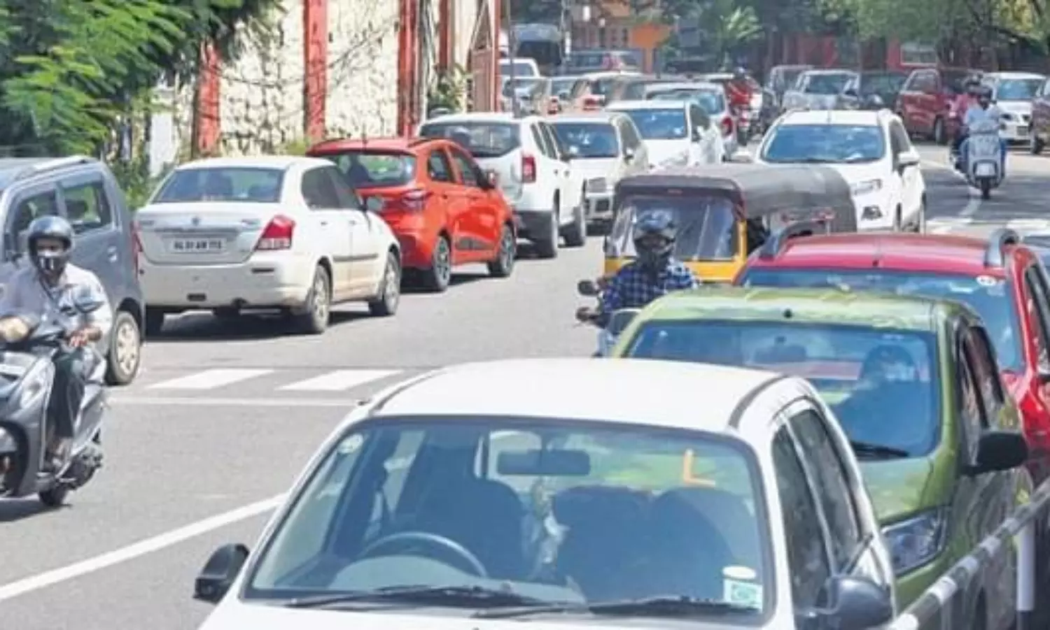 Pic of wrongly parked vehicle can earn reward: Gadkari proposes new law