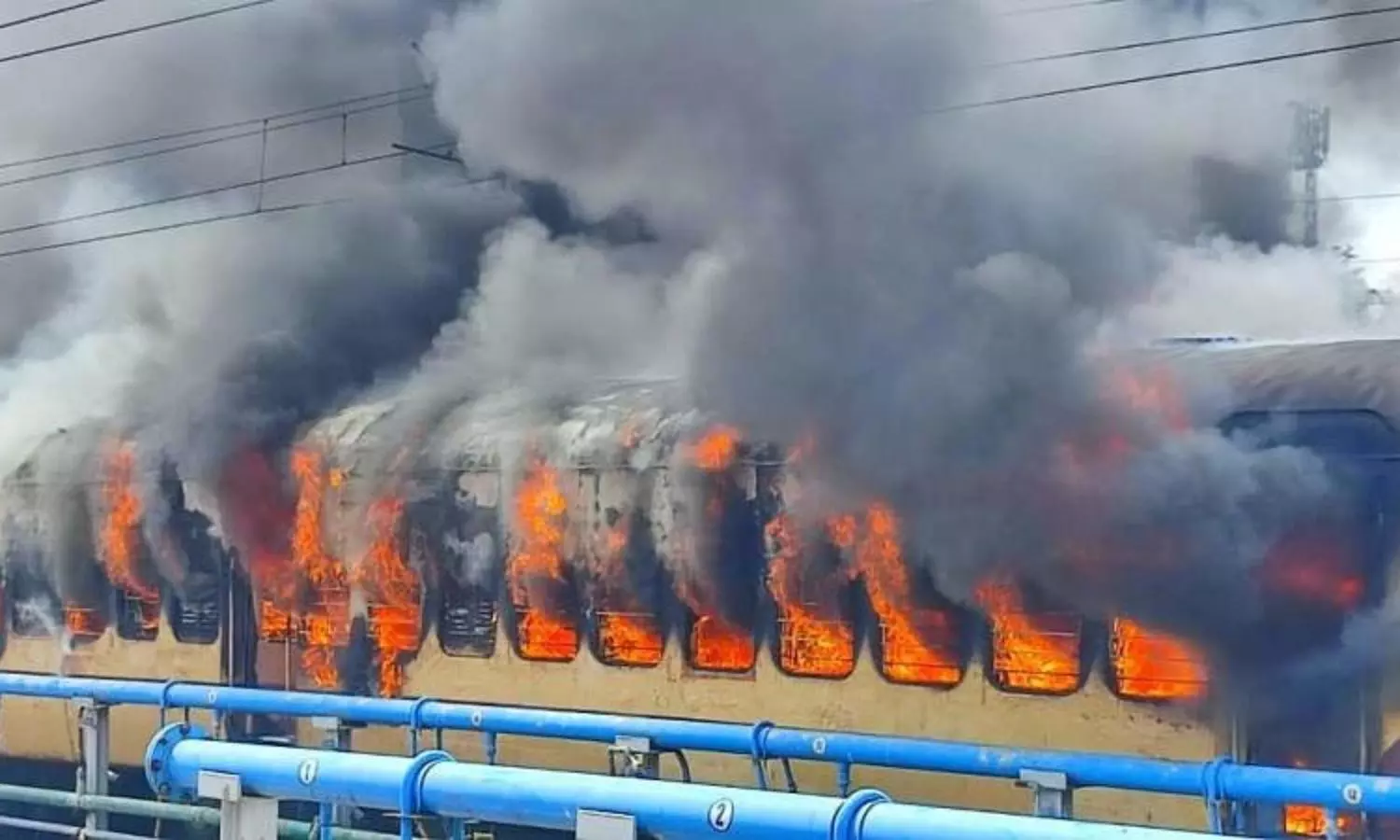 Protests intensify across India against Agnipath: roads blocked, trains set ablaze