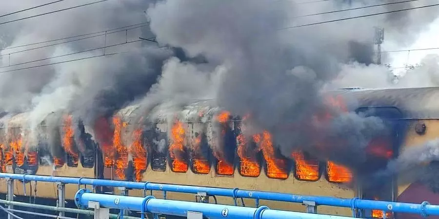 Protests intensify across India against Agnipath: roads blocked, trains set ablaze