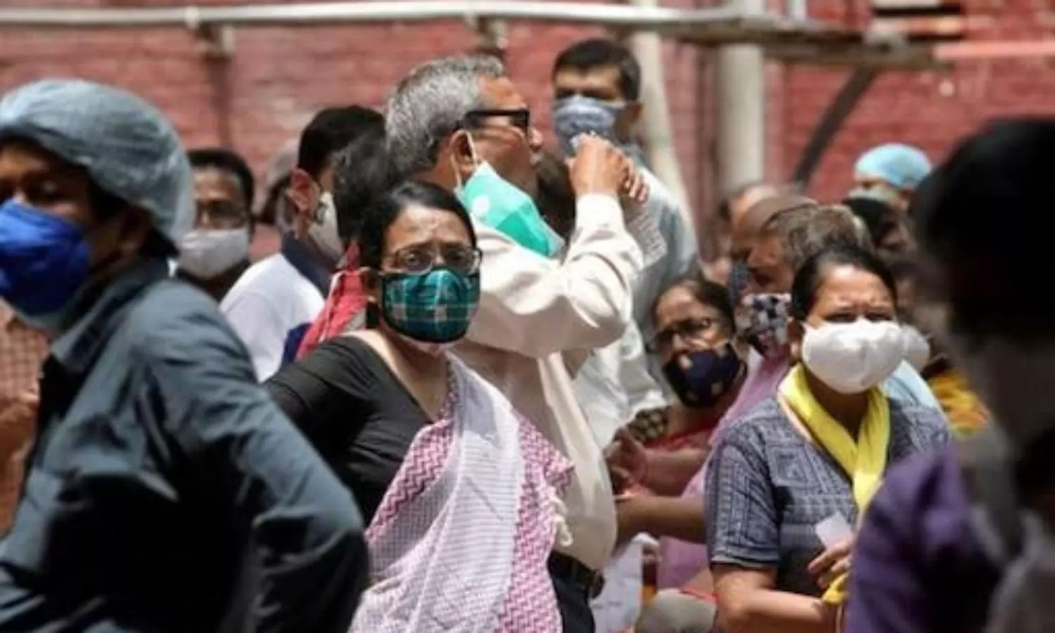 Indias fresh Covid cases dip to 9,923, positivity rate at 2.5%