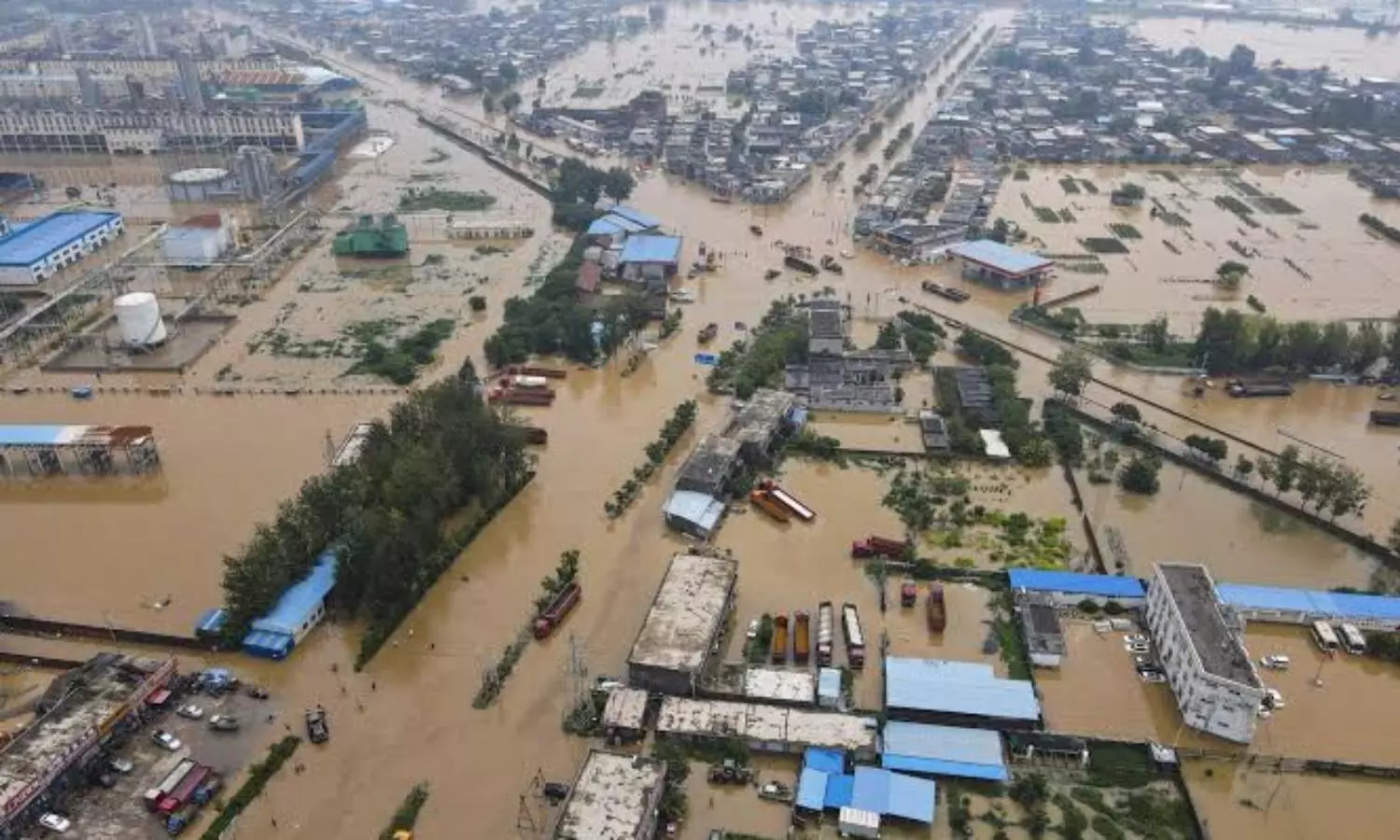 China hit by massive floods, landslides; half a million people affected