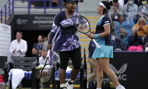 Smashing comeback for Serena Williams: wins first match after year away