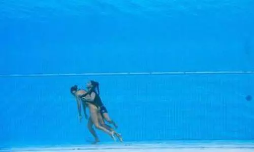 Coach jumps in to rescue US swimmer, who fainted at pool bottom