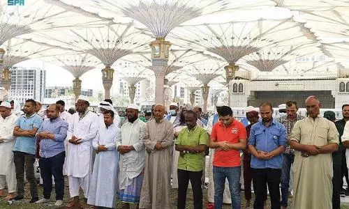 Prophets Mosque in Madinah installs 250 umbrellas, marble flooring to regulate heat