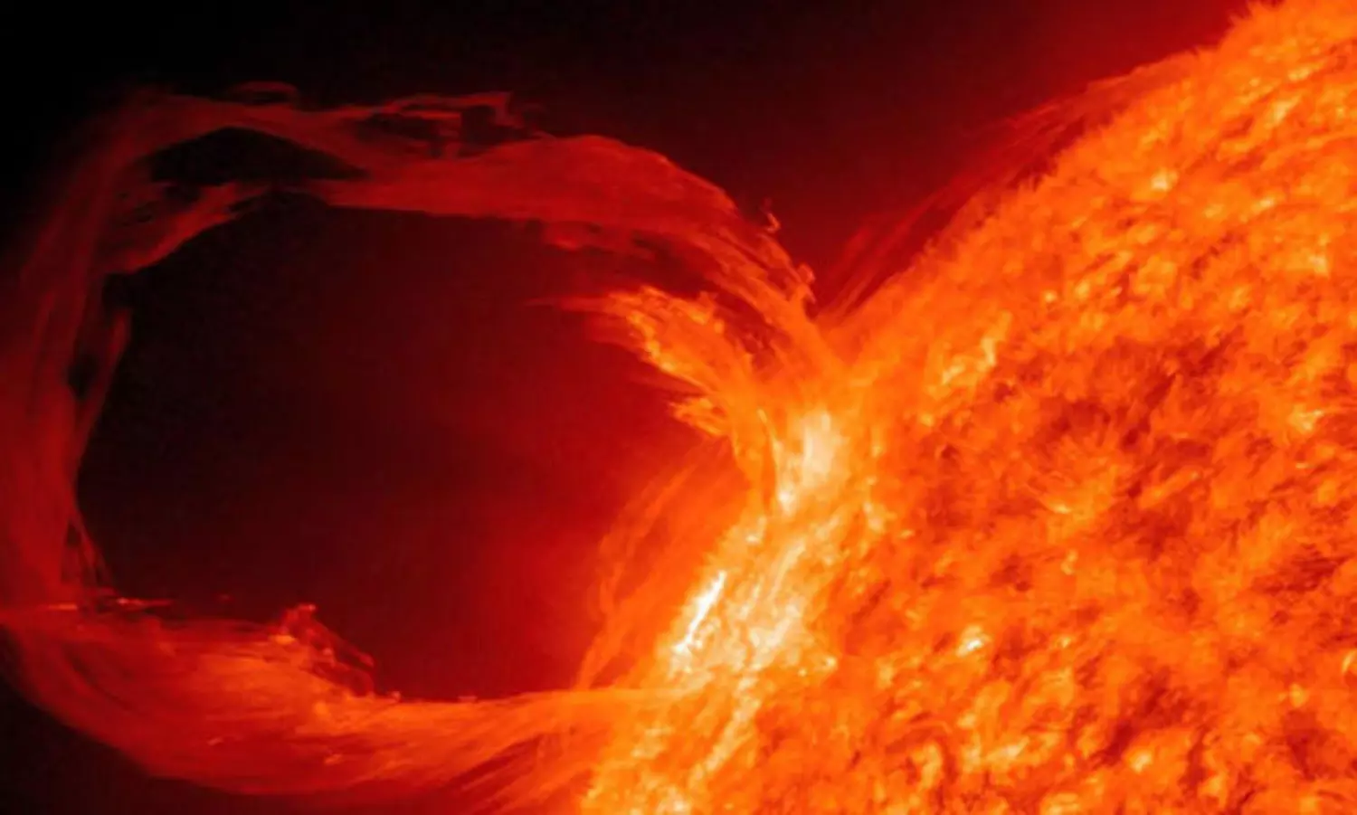 Giant sunspot pointed right at Earth, Doubled in size
