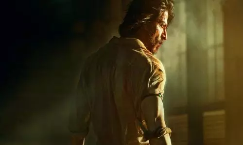 30 years of SRK: Here is how the superstar treated his fans