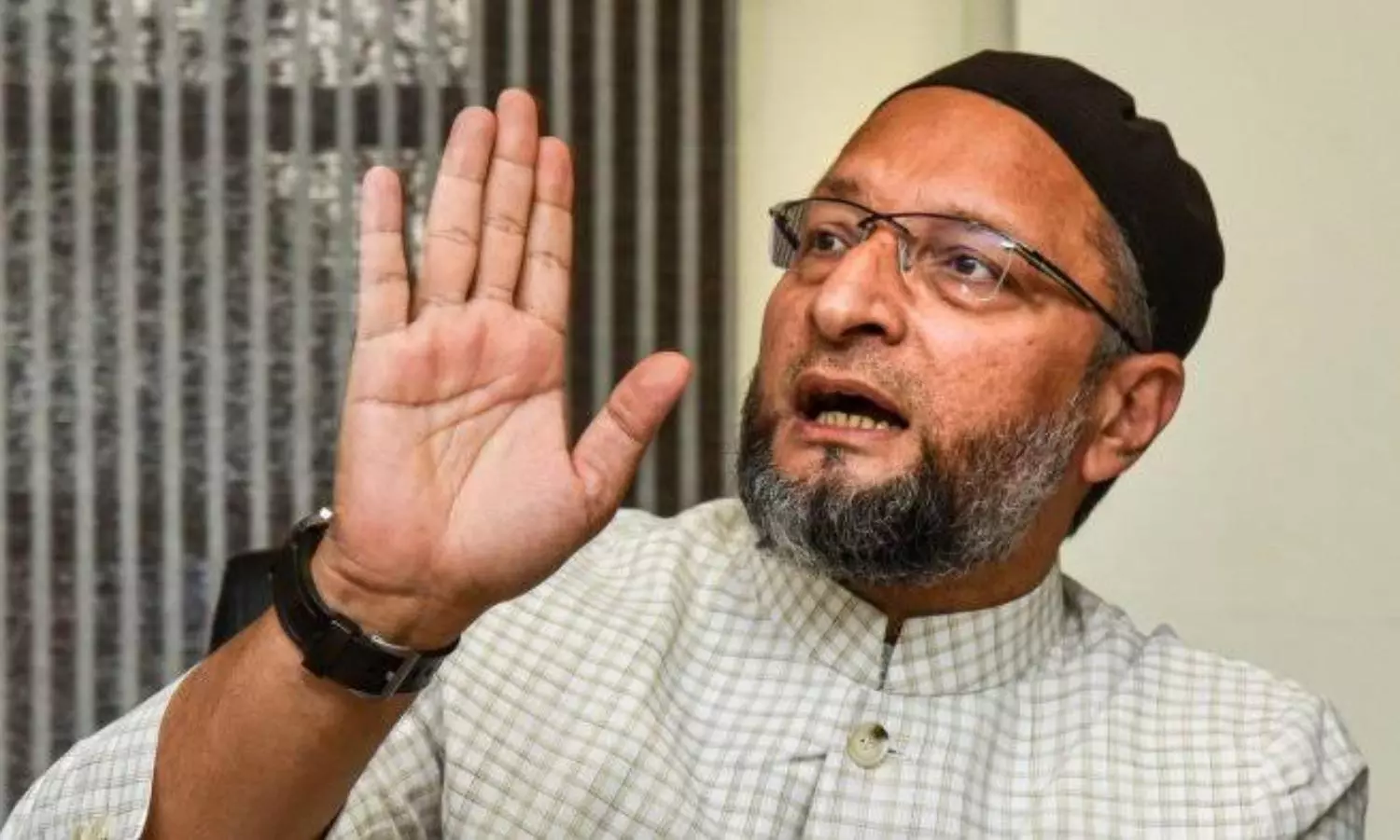 Akhilesh Yadavs party incapable of defeating BJP: Owaisis criticism on UP bypolls