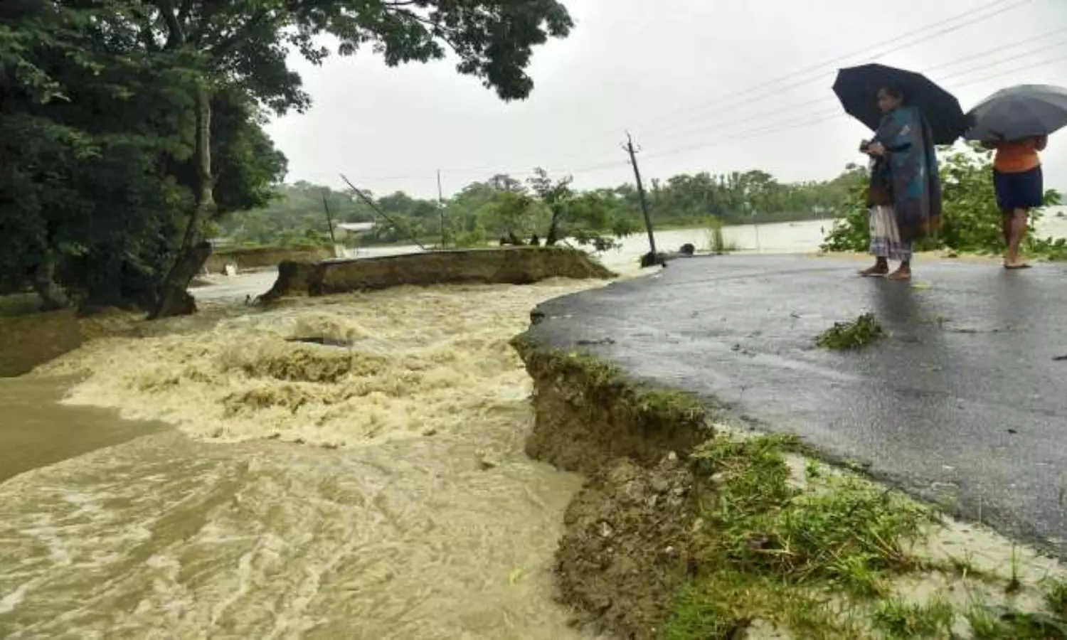 Railways to deliver aid material to flood-hit northeast for free