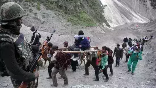 Indian Army despatches heavy troops, advanced gadgets to Amarnath rescue
