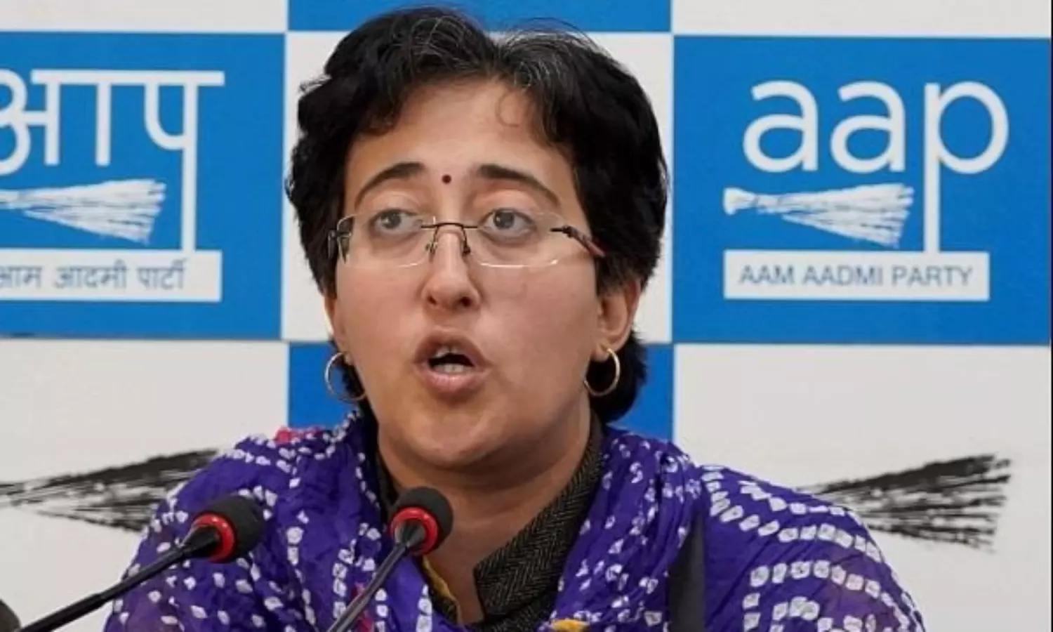 AAP slams Maharashtra crisis, says money for schools, hospitals used to buy legislators