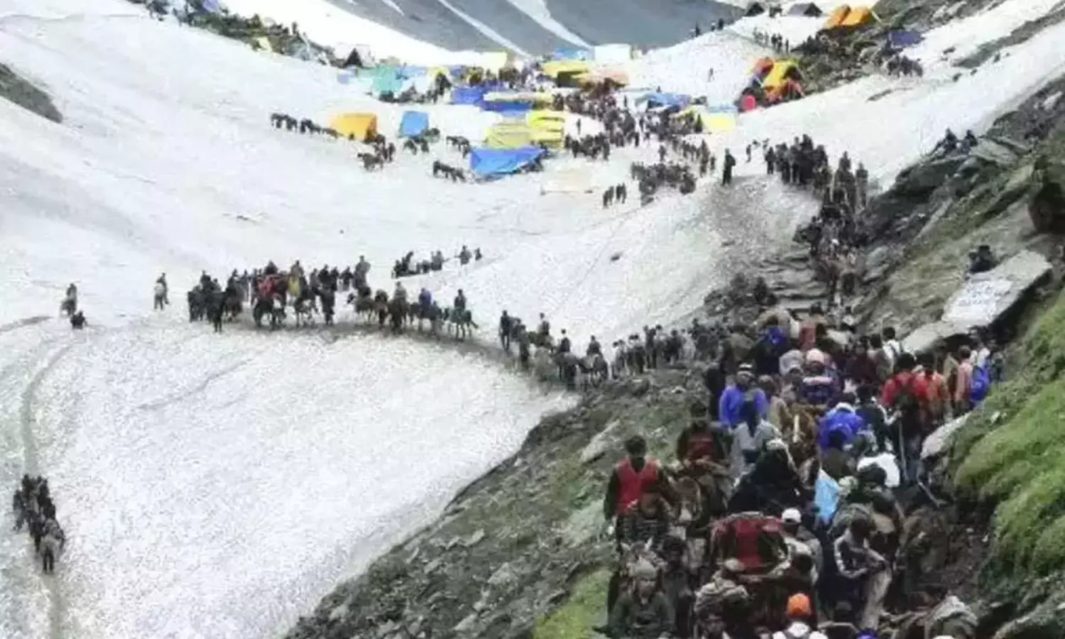 Kedarnath yatra stopped due to heavy rainfall, Highways blocked in Uttarakhand