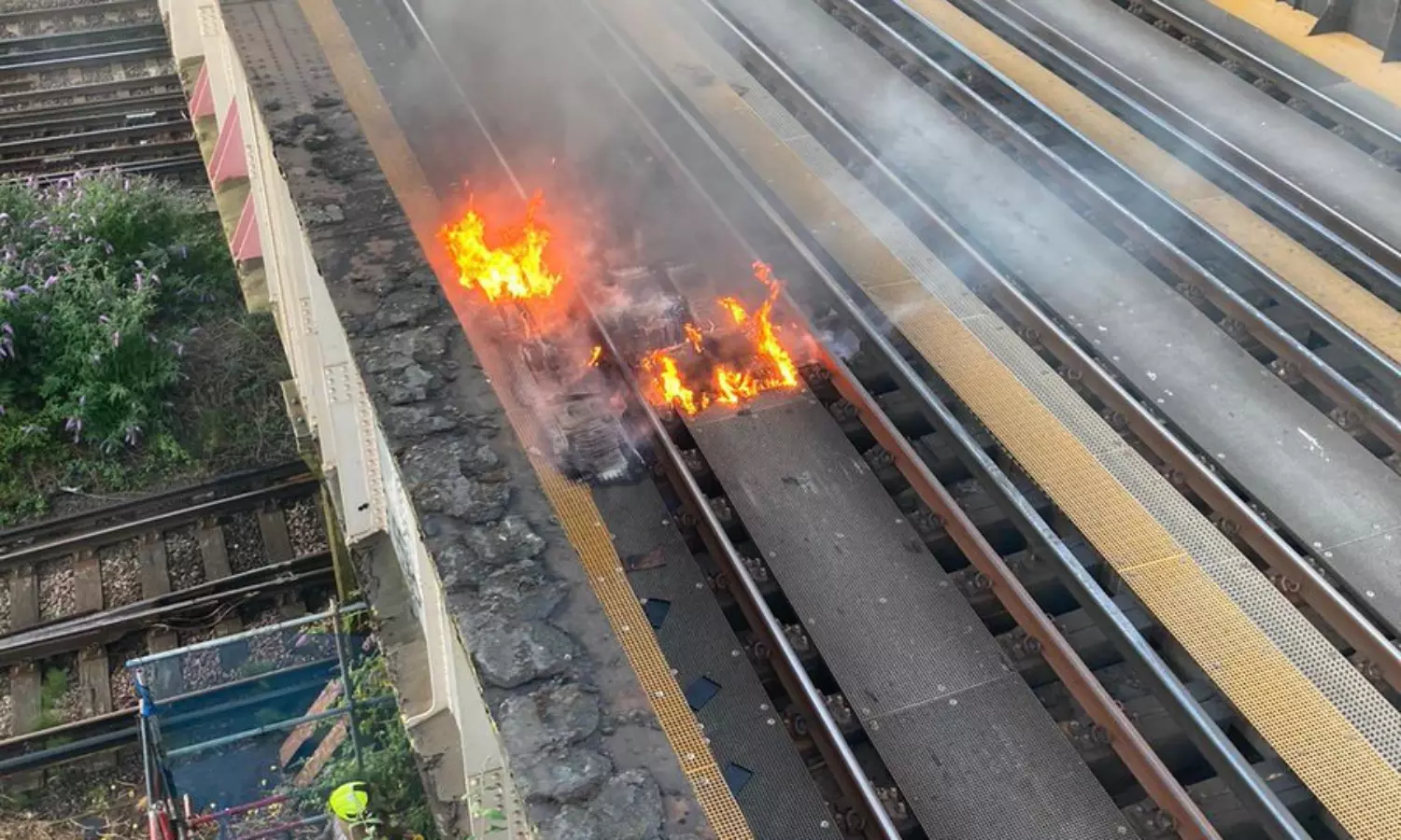 Unusual summer in the UK: Train tracks catch fire due to high temperature