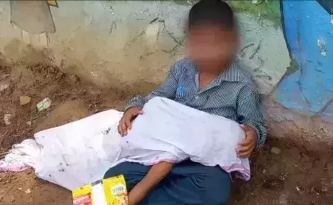Eight-year-old boy sit outside hospital with brothers dead body, Probe ordered