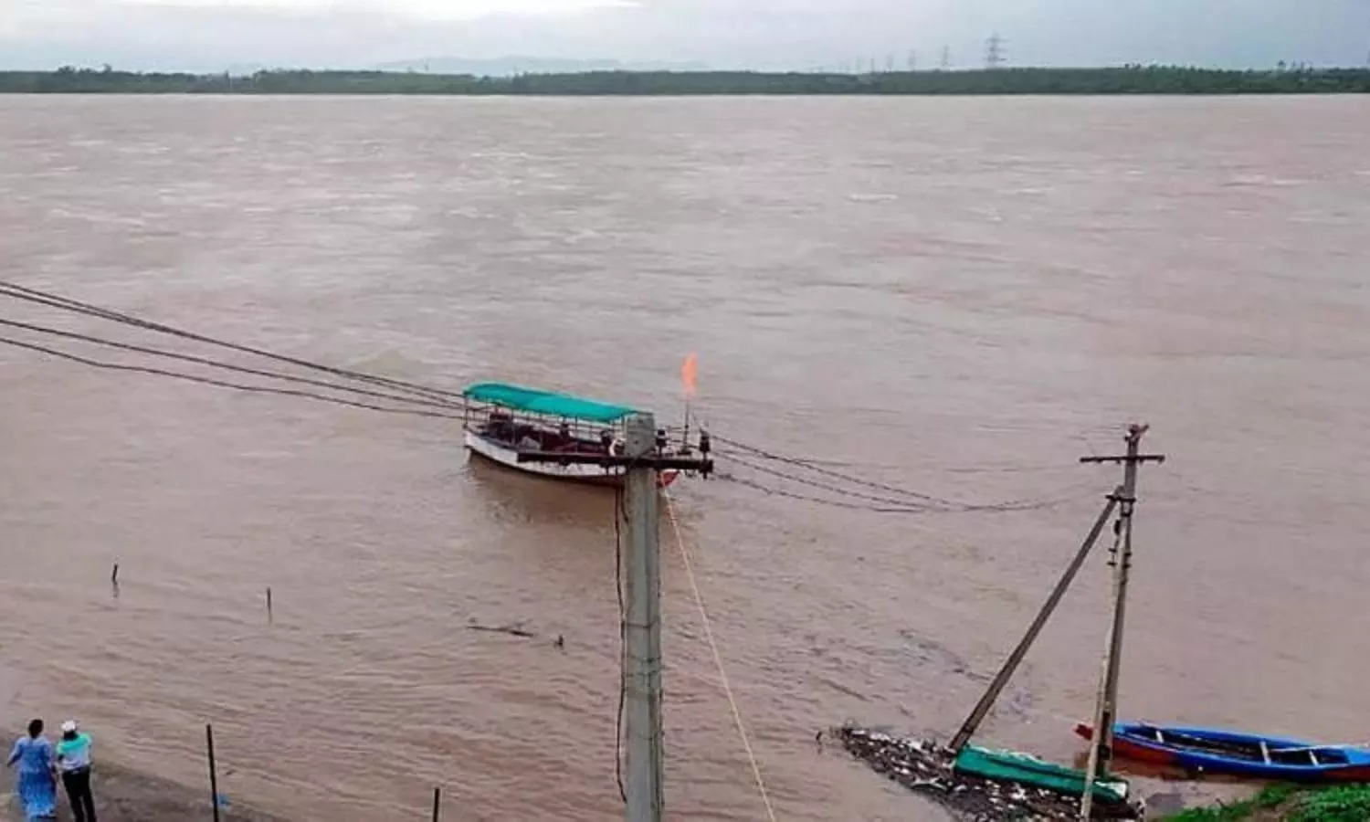 Flood warning issued in Andhra Pradesh as  Godavari rises