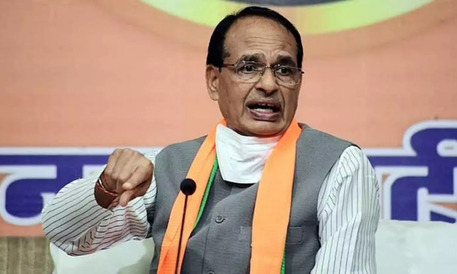 Showcause notice to official for  serving cold tea to MP CM Shivraj Chouhan
