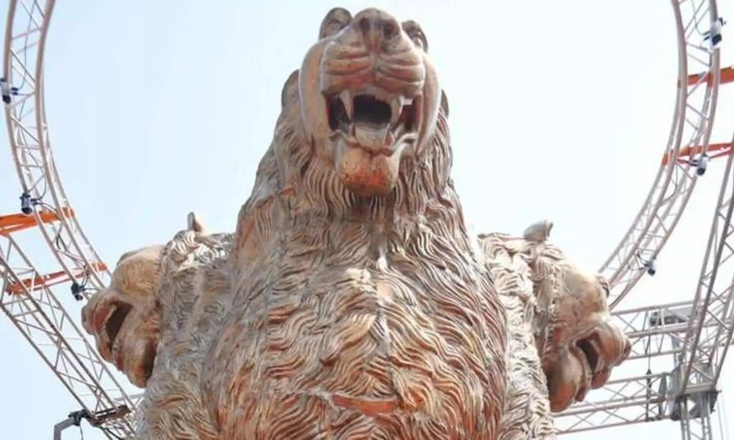 Does the Centre have the right to amend the national emblem?