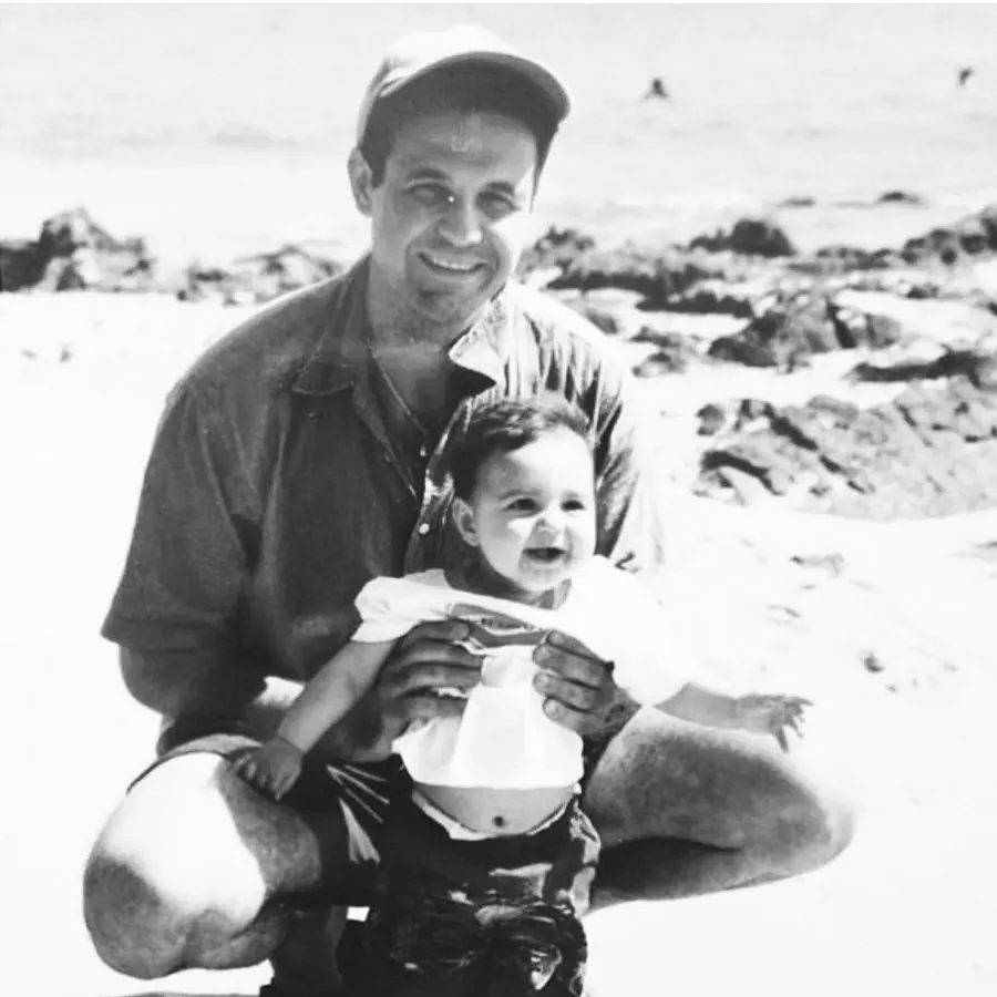 Khaled Hosseini writes heartfelt note for transgender daughter Khaled Hosseini writes heartfelt note for transgender daughter