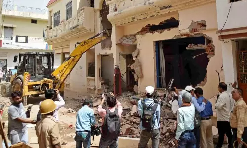 SC asks how it can pass omnibus orders against bulldozing houses