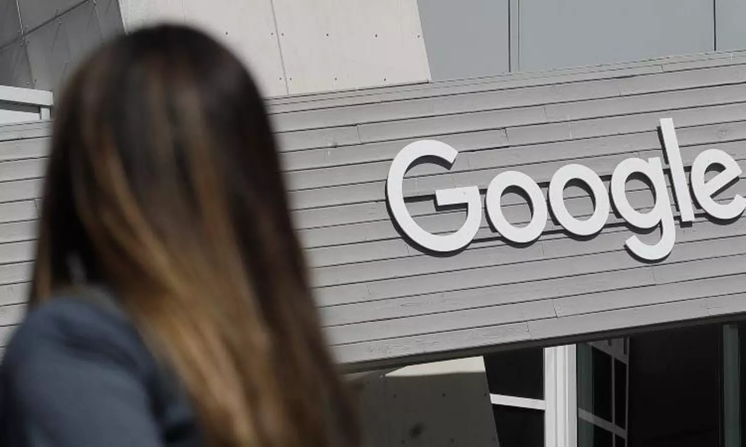 Google fined $360 Mn by Russia over Ukraine content
