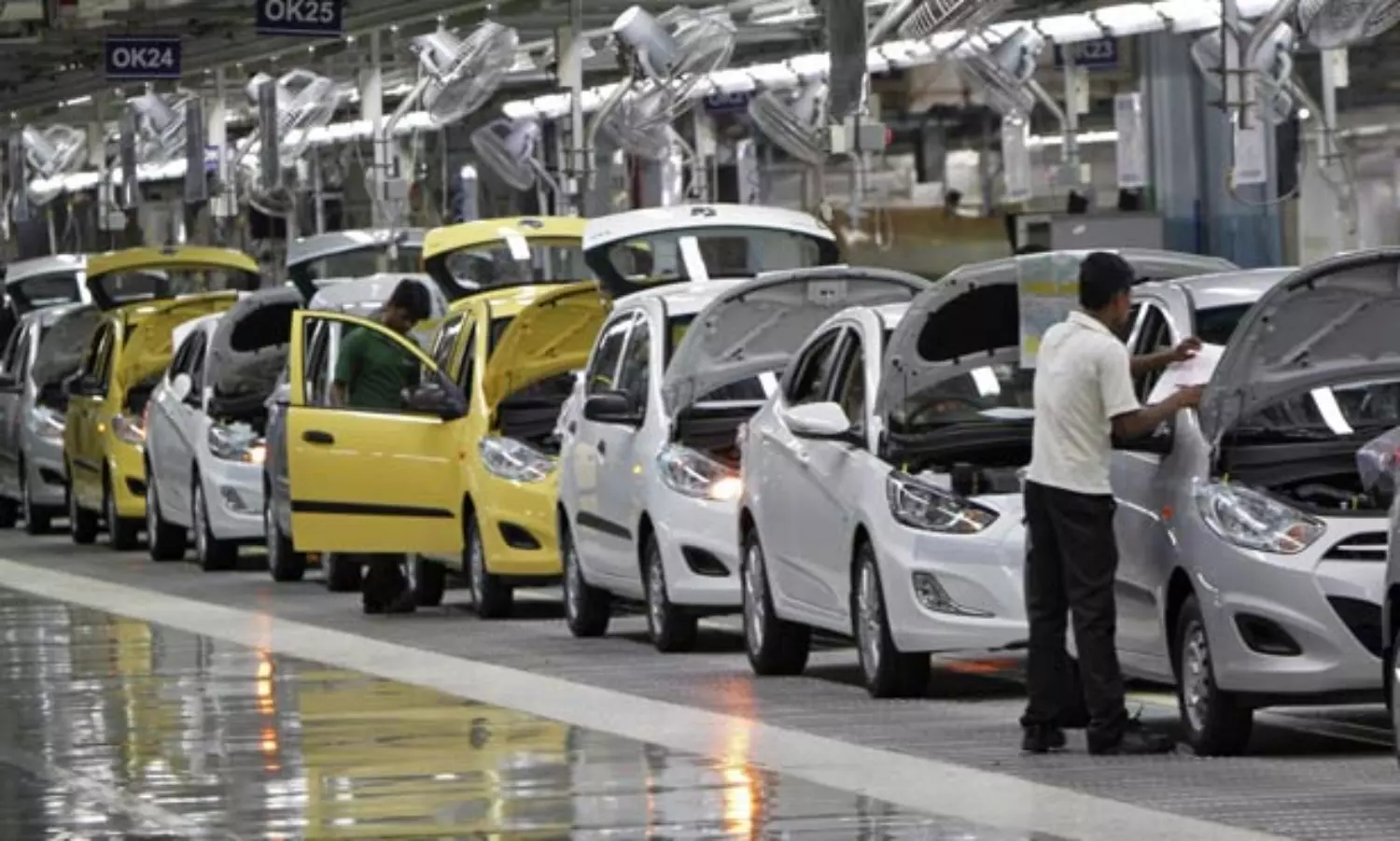 Maruti Suzuki led passenger vehicle exports during  Apr-Jun quarter