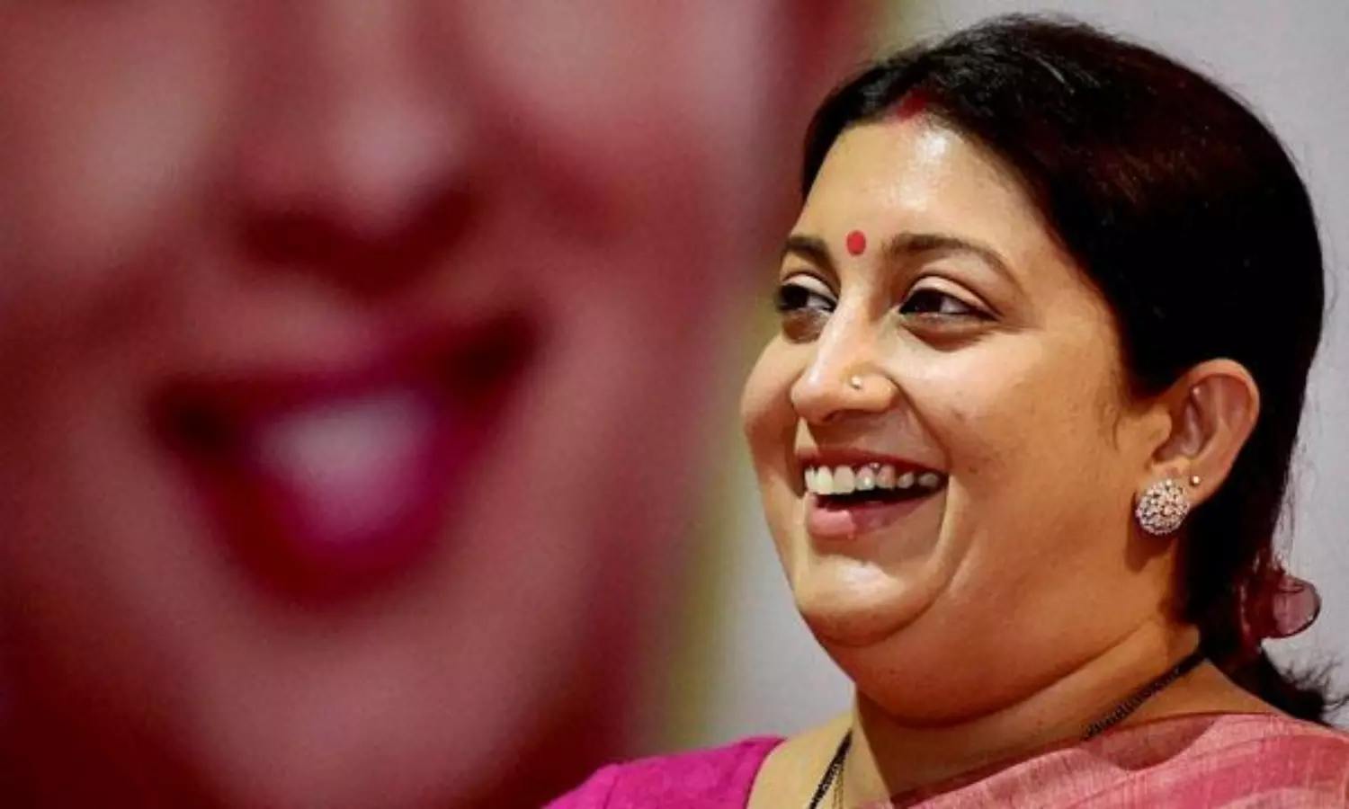 Smriti Iranis daughter runs illegal bar in Goa: Congress alleges
