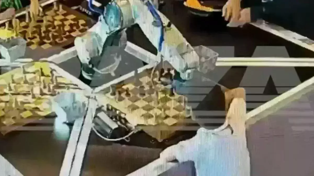 Chess-playing robot breaks boys finger during tournament in Russia