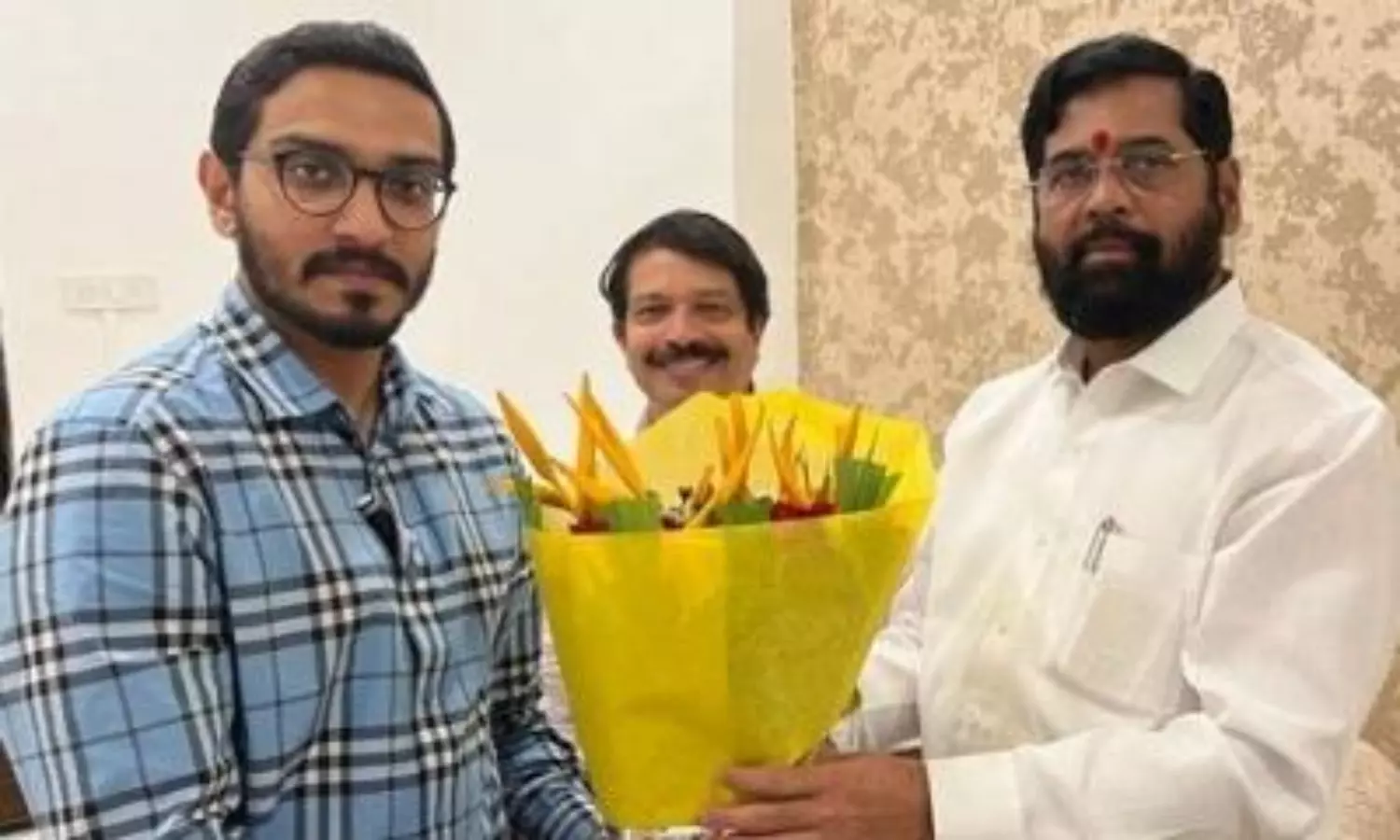 Bal Thackerays grandson joins rebel Eknath Shinde