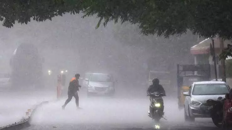 IMD predicts heavy rainfall over South Peninsular India during the next 5 days, issues alerts for Kerala, Karnataka IMD predicts heavy rainfall over South Peninsular India during the next 5 days, issues alerts for Kerala, Karnataka