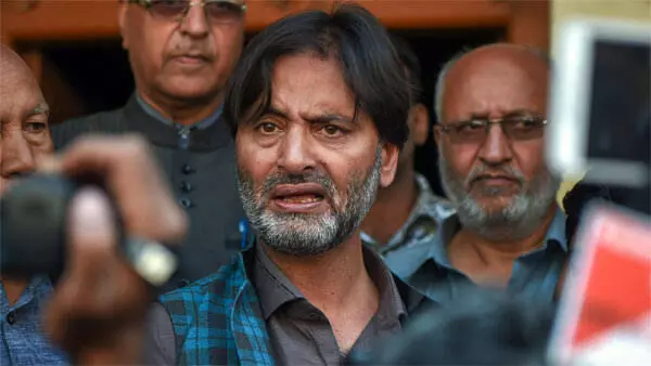 Delhi: Top Kashmiri separatist Yasin Malik calls off hunger strike inside Tihar Jail