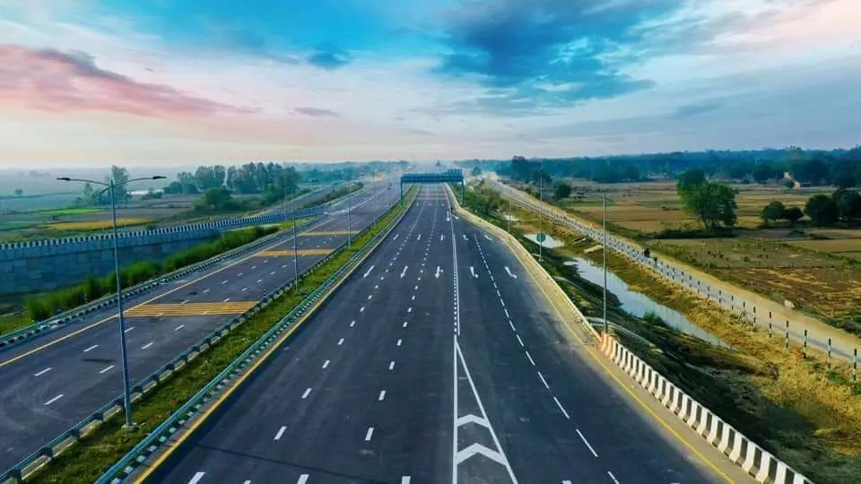 Nitin Gadkari promises US-like roads in India by 2024