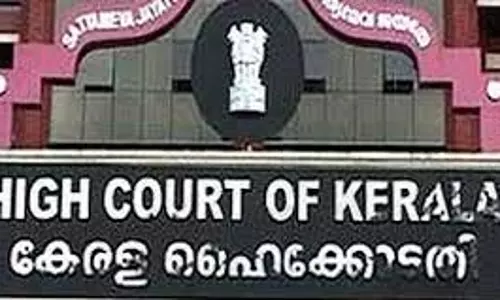Kerala Govt gets HC notice to tell whether black flag waving is illegal