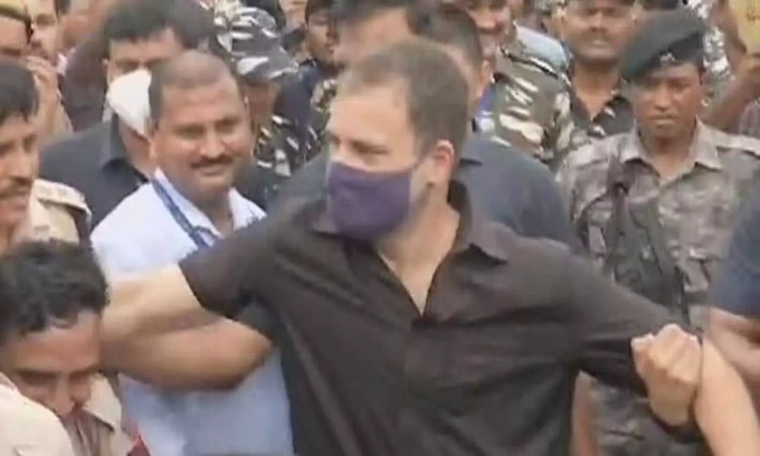 Rahul Gandhi, Shashi Tharoor detained amid Congress protest against inflation