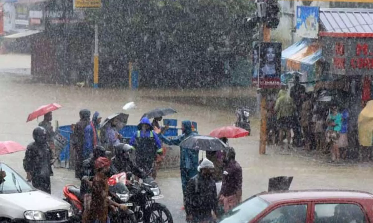 Parts of Kerala get brief respite from rain; orange alert in 8 northern districts