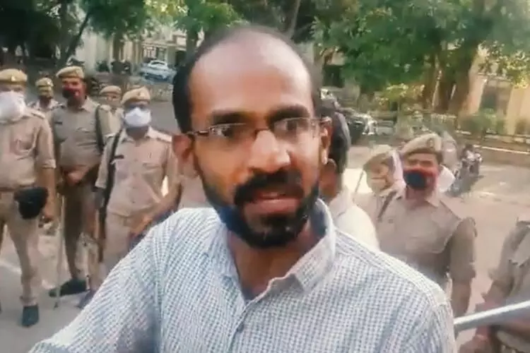 Red tape keeps Kerala journalist in jail a month after being granted bail