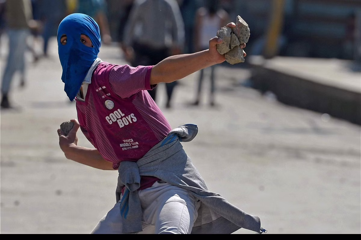 Stone pelting during Muharram procession in Bareilly, Varanasi