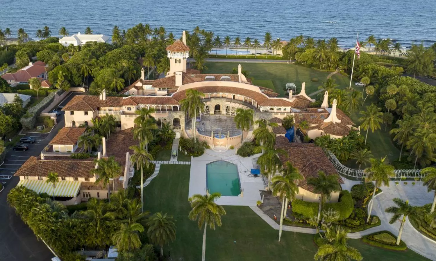 FBI recovers top secret documents during raid at Trumps residence in Florida